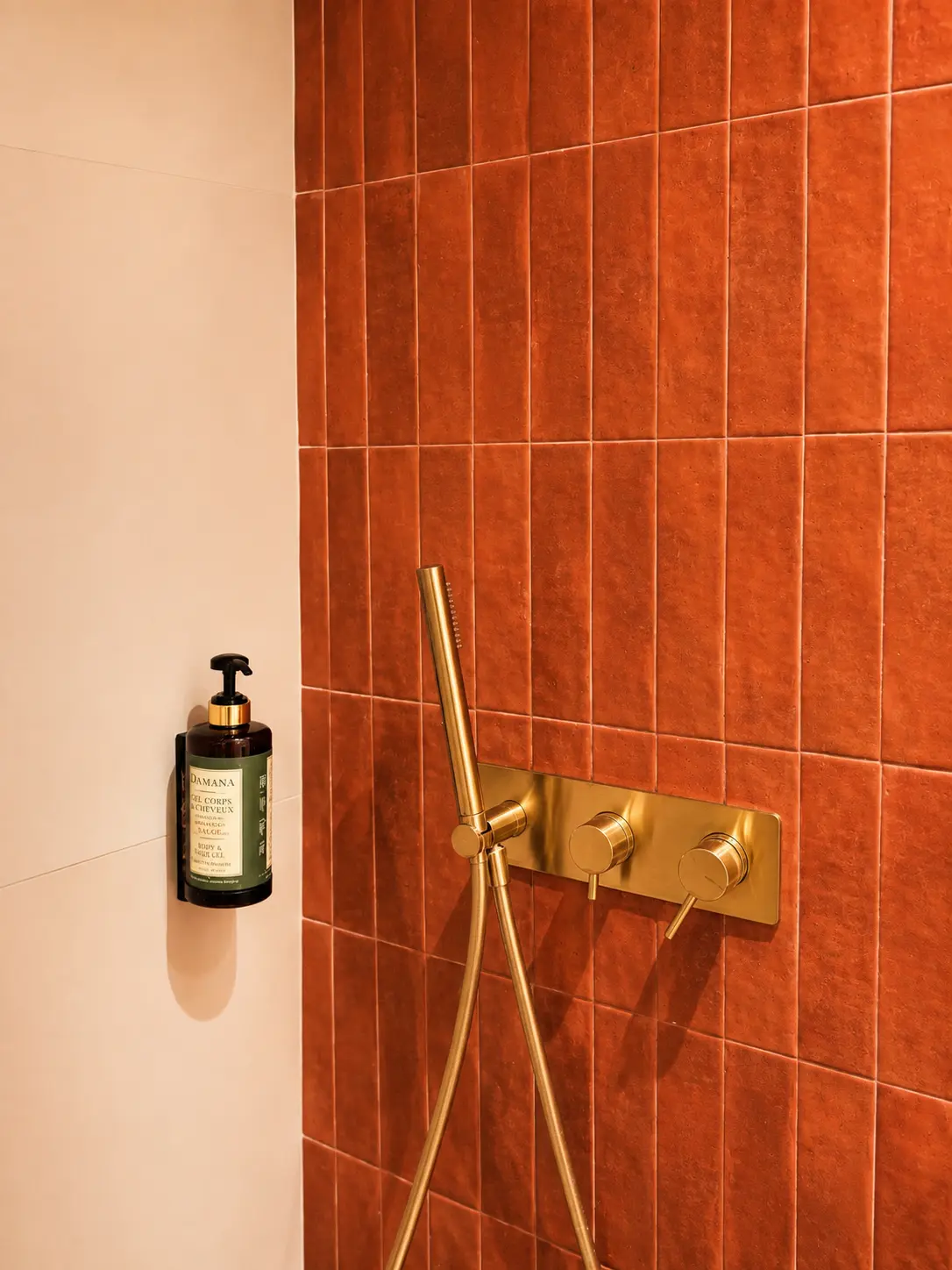 Terracotta tiled shower with brass fittings at Ambos Mundos